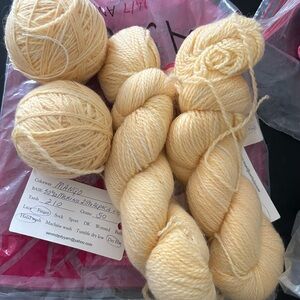 Hand spun and dyed yarn